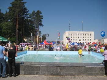 People in Slavutych outside the City Hall on Slavutych Day