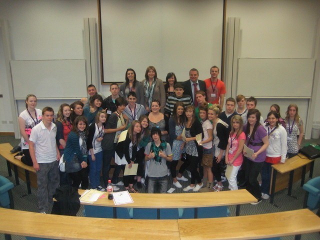 Young people from Halton check out Lancaster University faciltiies © Copyright 2008 Halton Borough Council