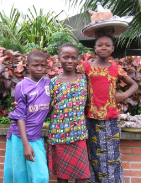 Children near Uyo market