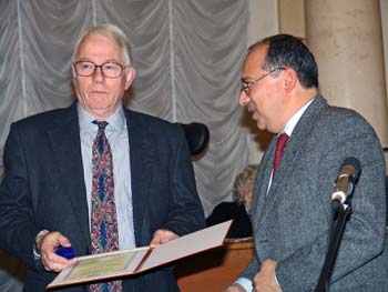 Prof Pickett receiving his award from the Vice President of the RAS Prof Aleksandr Dmitriyevich Nekipelov