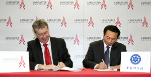 Professor Yonglong Lu, CAS, and the Vice-Chancellor sign the Memorandum